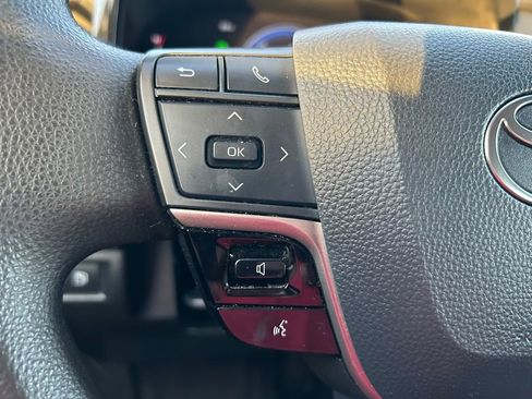 Used 2025 Toyota Camry LE w/ Convenience Package image 20