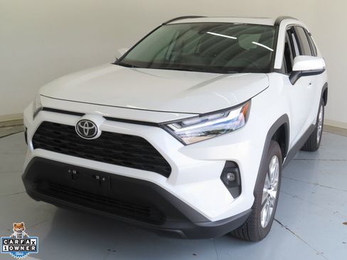 Used 2025 Toyota RAV4 XLE Premium FWD image 8