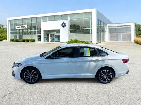 Used 2023 Volkswagen Jetta Sport FWD image 2