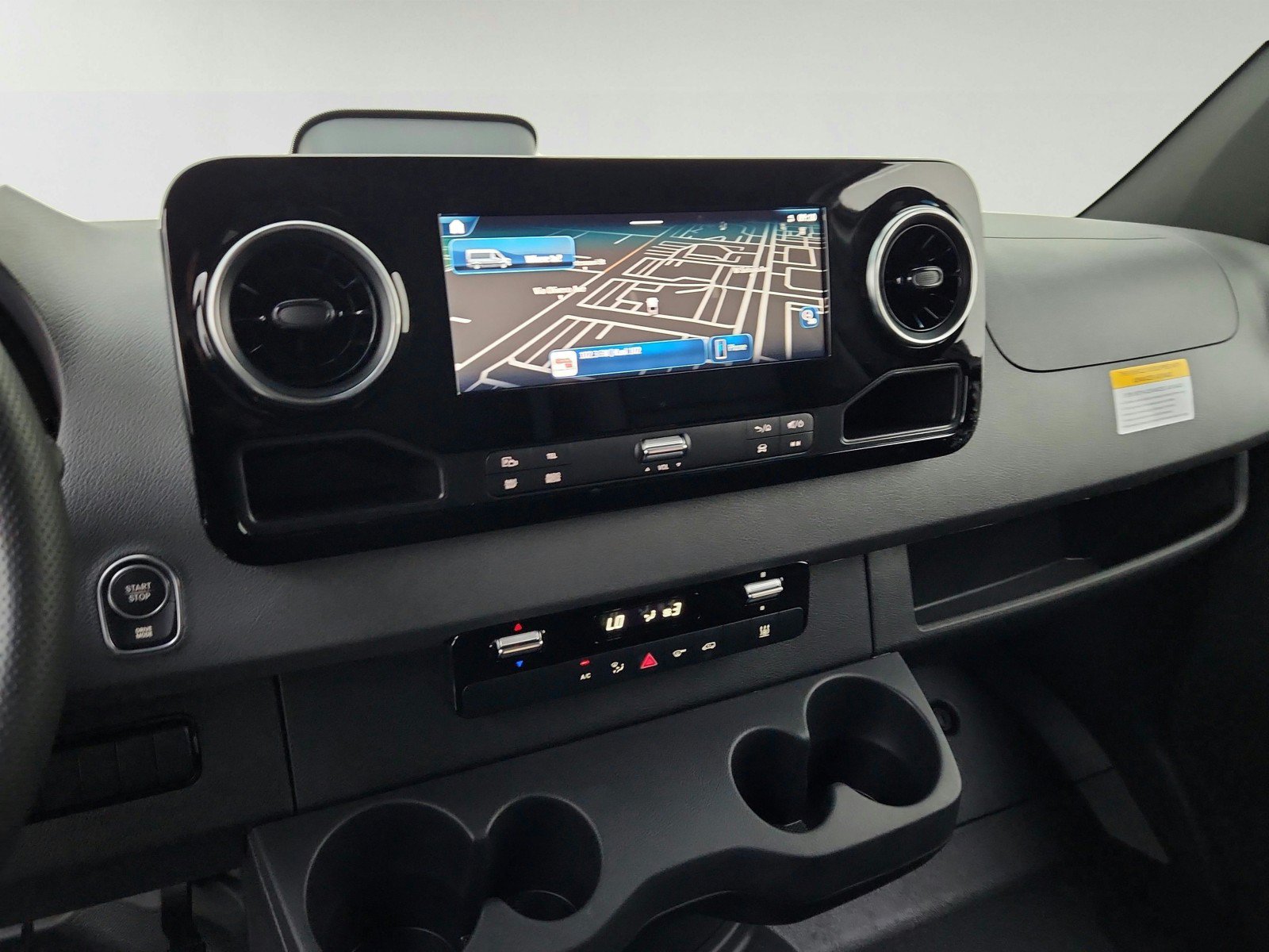 New 2025 Mercedes-Benz eSprinter 170 Cargo image 18