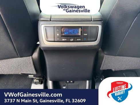 Used 2019 Toyota Highlander XLE FWD image 12
