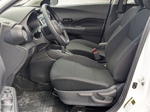 New 2025 Nissan Kicks Play S image 10