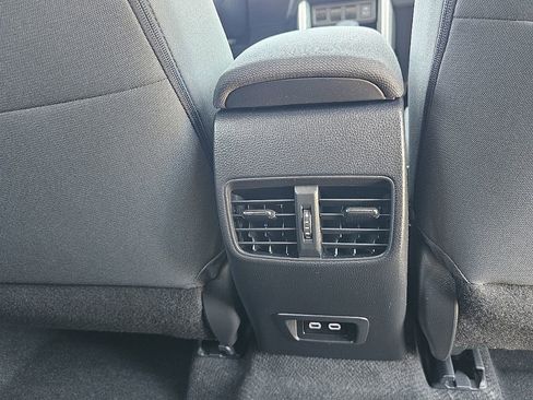 Used 2024 Toyota Corolla Cross LE w/ Moonroof Package image 21