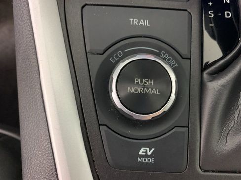 Used 2024 Toyota RAV4 XLE AWD/4WD image 26