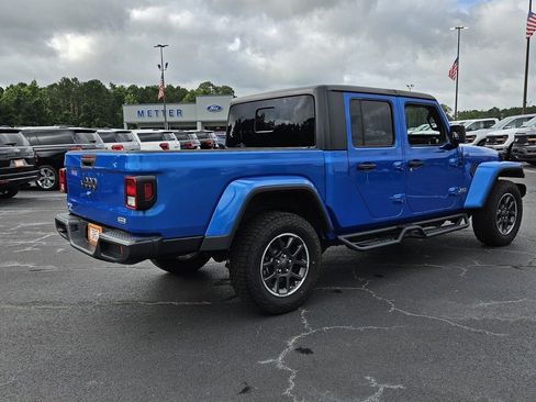Used 2023 Jeep Gladiator Overland AWD/4WD image 11