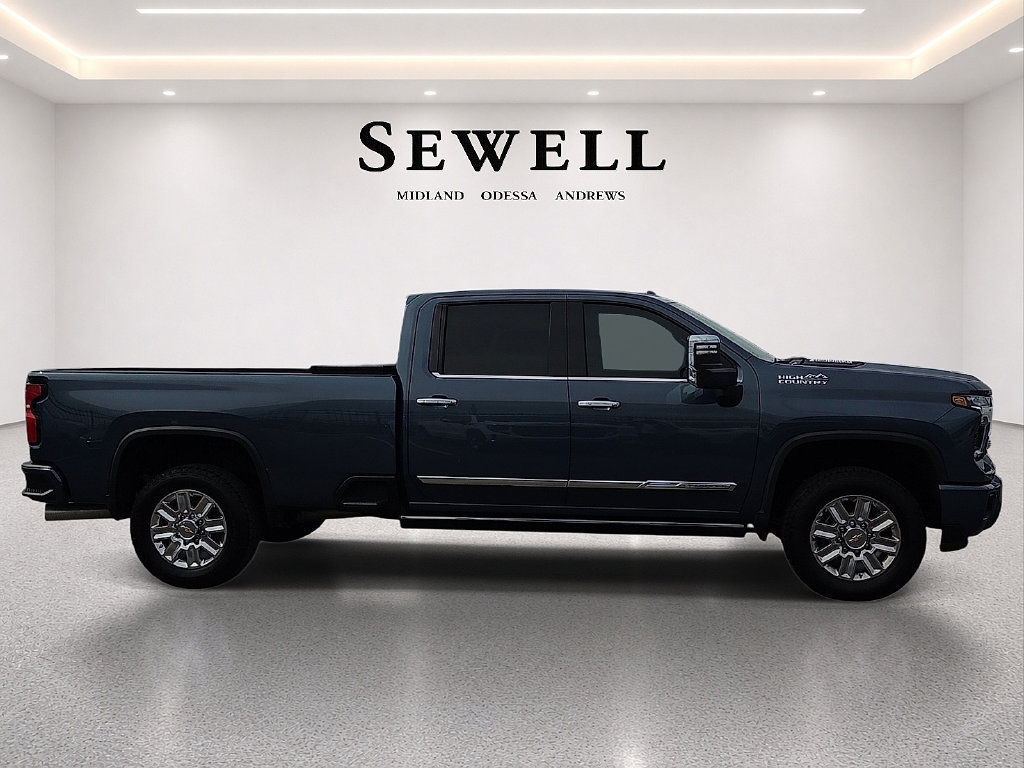Used 2025 Chevrolet Silverado 2500 High Country w/ Technology Package AWD/4WD image 5