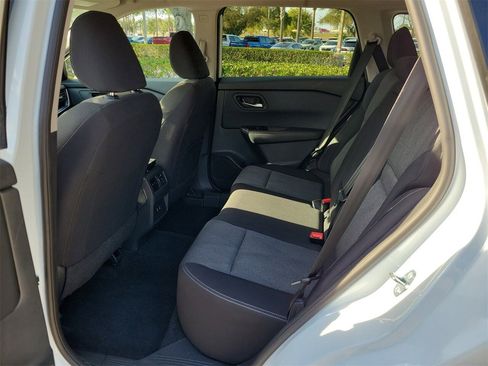 Used 2025 Nissan Rogue SV image 10