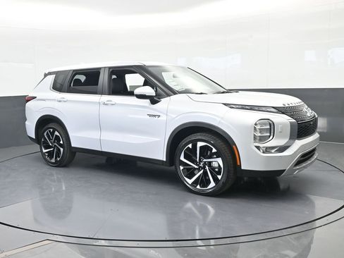 New 2025 Mitsubishi Outlander SE image 8