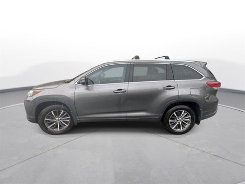 Used 2017 Toyota Highlander XLE AWD/4WD image 9