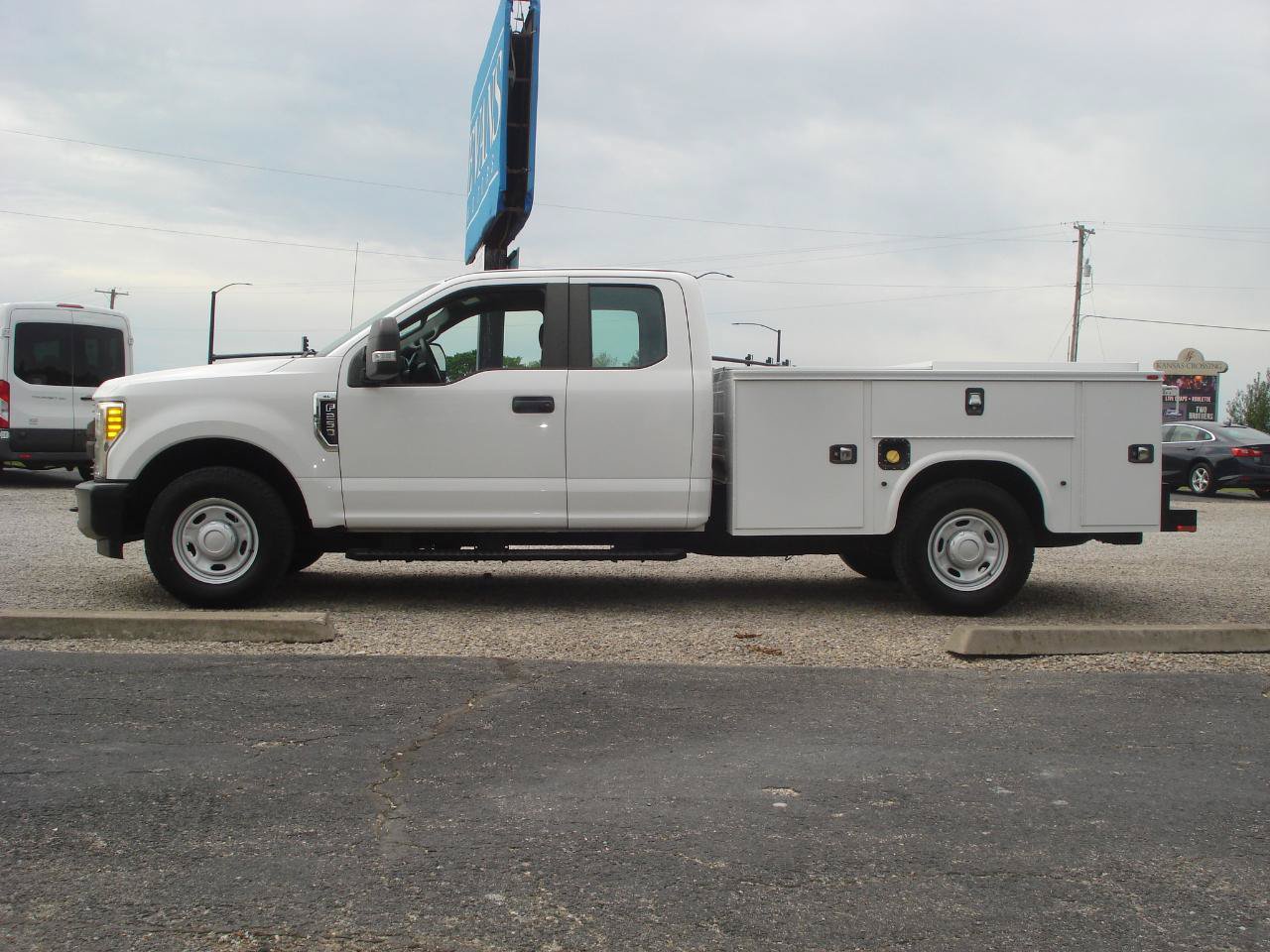 Used 2017 Ford F250 XL w/ Power Equipment Group RWD image 5