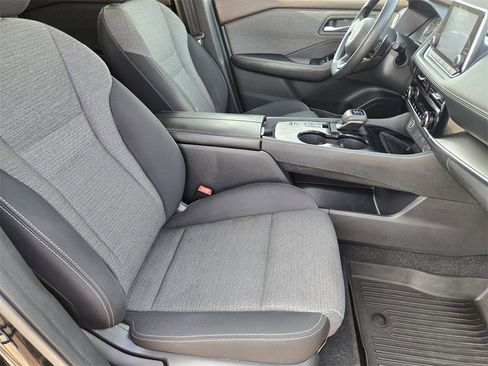 Used 2021 Nissan Rogue SV image 12