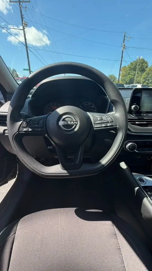 Used 2024 Nissan Altima 2.5 S FWD image 10