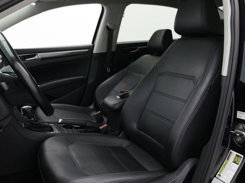 Used 2017 Volkswagen Passat 1.8T SE FWD image 19