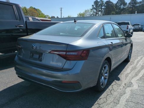 Used 2024 Volkswagen Jetta SE image 6
