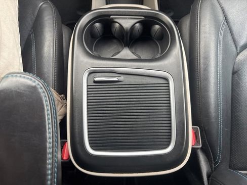 Used 2021 Chrysler Pacifica Touring-L image 24