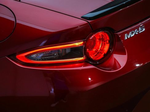 Used 2018 MAZDA MX-5 Miata RF Club RWD image 12