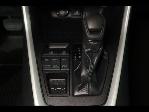 Used 2021 Toyota RAV4 XLE image 24