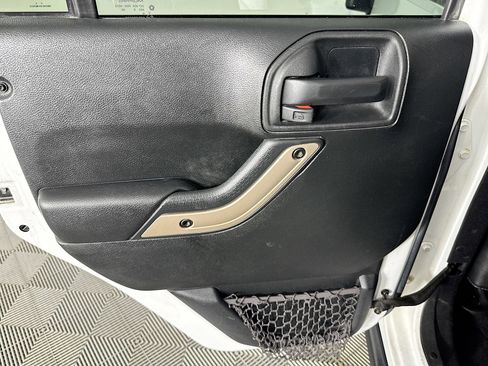 Used 2017 Jeep Wrangler 75th Anniversary image 23