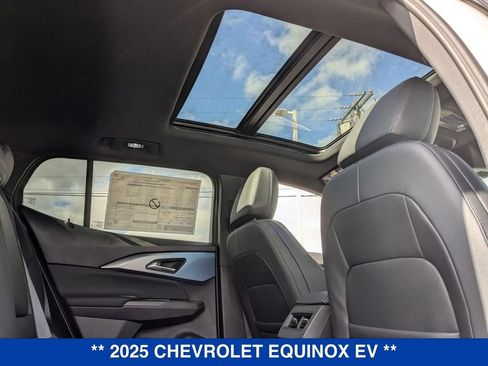 New 2025 Chevrolet Equinox EV LT AWD/4WD image 32