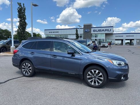Used 2017 Subaru Outback 2.5i Limited AWD/4WD image 1