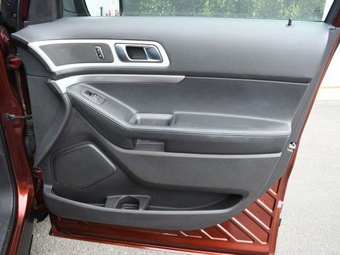 Used 2015 Ford Explorer XLT w/ Equipment Group 202B image 23