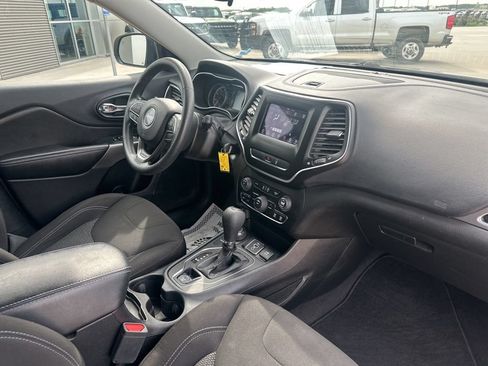 Used 2021 Jeep Cherokee Latitude AWD/4WD image 25