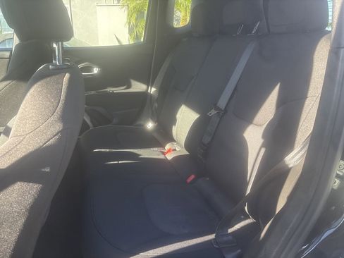 Used 2017 Jeep Renegade Latitude image 25