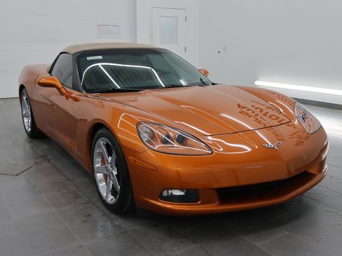 Used 2007 Chevrolet Corvette Convertible w/ Preferred Equipment Group image 2
