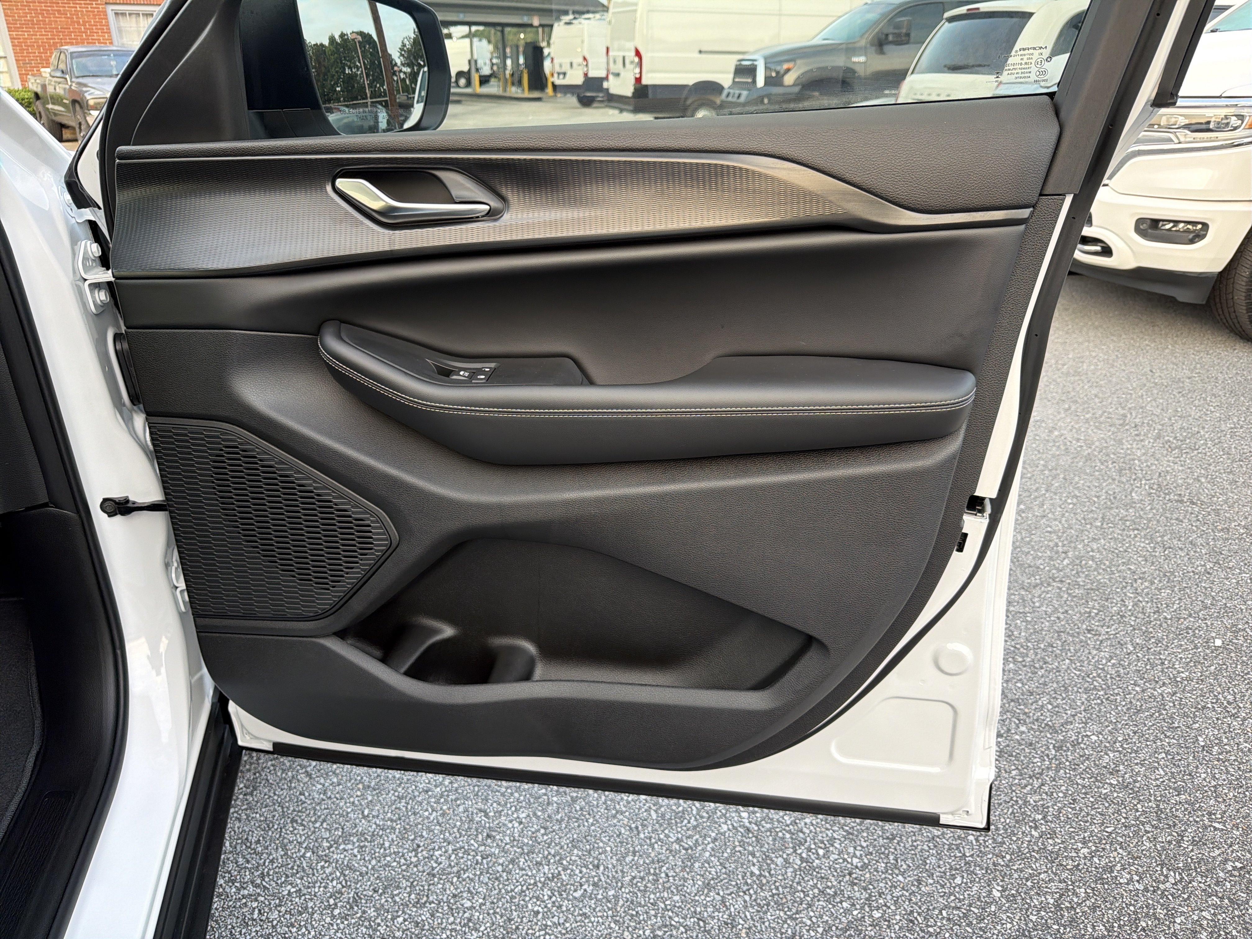 New 2027 Jeep Grand Cherokee Laredo X RWD image 13