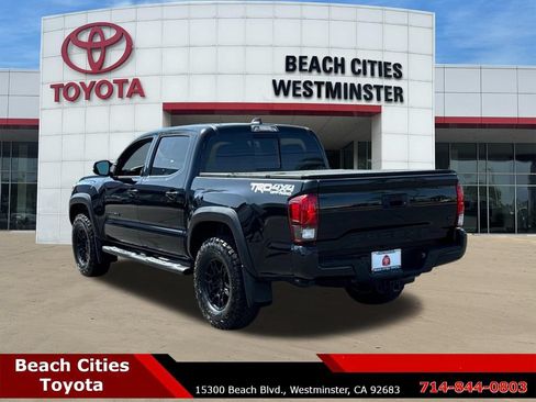 Certified 2019 Toyota Tacoma TRD Off-Road AWD/4WD image 7
