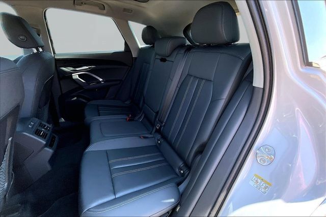 Used 2025 Audi Q5 Premium w/ Convenience Package AWD/4WD image 28