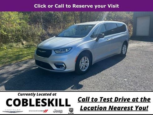 New 2026 Chrysler Pacifica Select FWD image 10