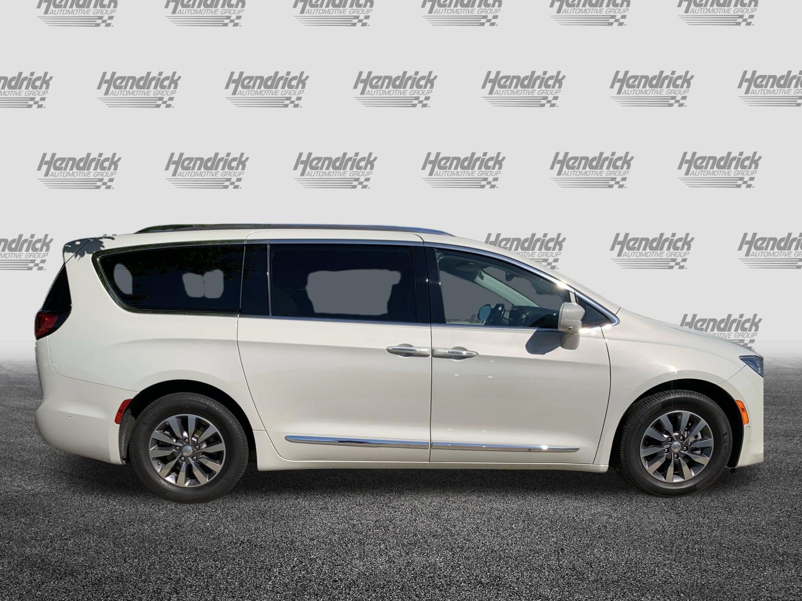 Used 2019 Chrysler Pacifica Touring-L Plus w/ Advanced Safetytec Group FWD image 11