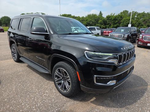 Used 2022 Jeep Wagoneer Series III w/ Flexible Seating Group AWD/4WD image 6