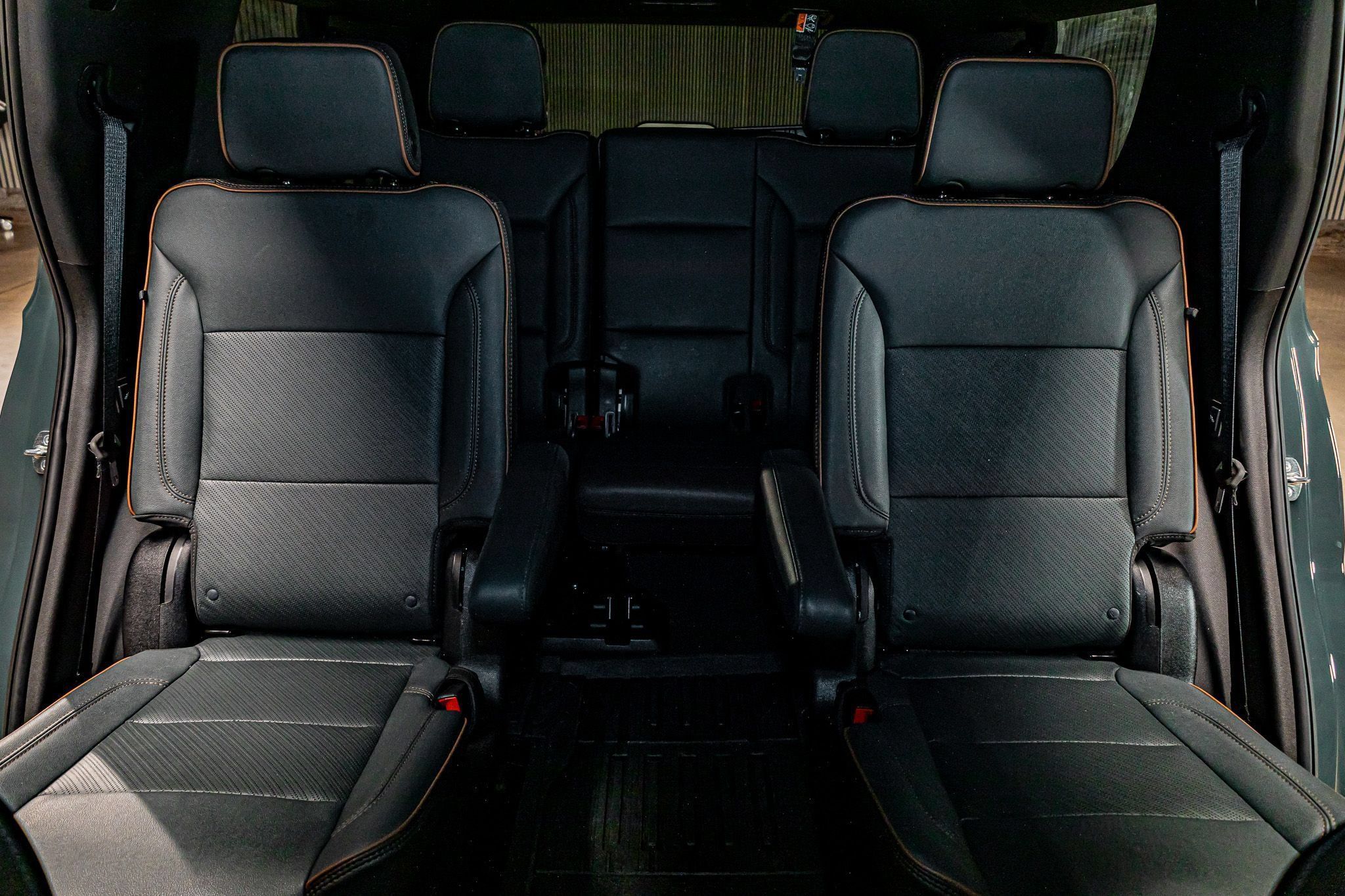 Used 2025 GMC Yukon AT4 w/ LPO, AT4 Appearance Package AWD/4WD image 24