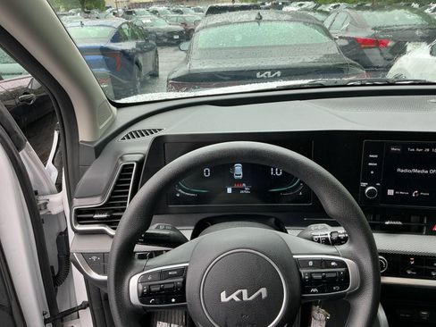 Used 2025 Kia Sportage LX AWD/4WD image 29