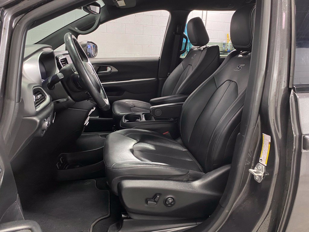 Used 2020 Chrysler Pacifica Touring-L AWD/4WD image 16