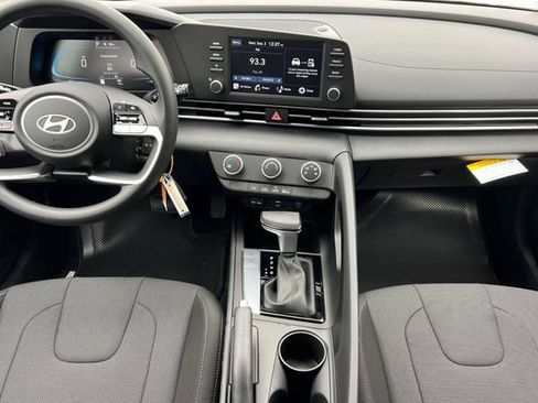New 2026 Hyundai Elantra SE FWD image 12