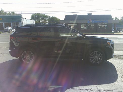 Used 2024 GMC Terrain SLT image 6