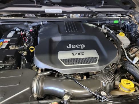 Used 2018 Jeep Wrangler Sport AWD/4WD image 31