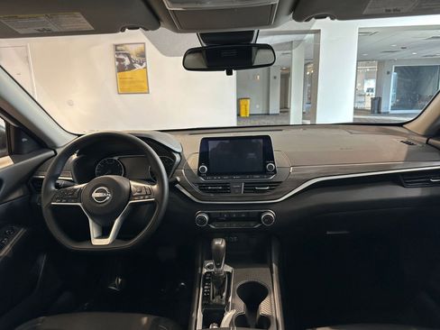 Used 2025 Nissan Altima 2.5 SV image 34