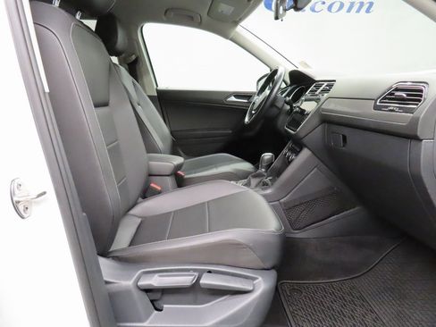 Used 2019 Volkswagen Tiguan SE image 24
