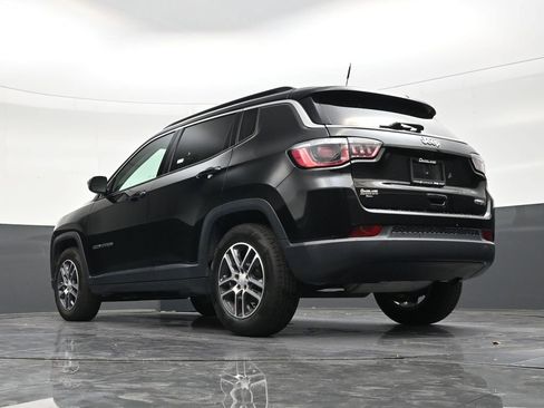 Used 2018 Jeep Compass Latitude FWD image 22