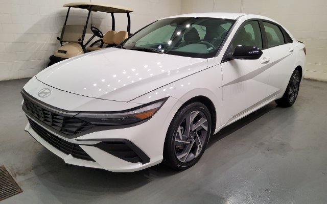 Used 2025 Hyundai Elantra SEL FWD image 5