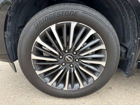 Used 2025 Nissan Armada Platinum Reserve w/ Convenience Package RWD image 9