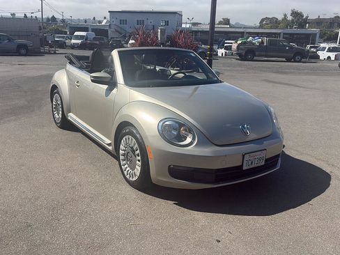 Used 2013 Volkswagen Beetle 2.5 FWD image 4