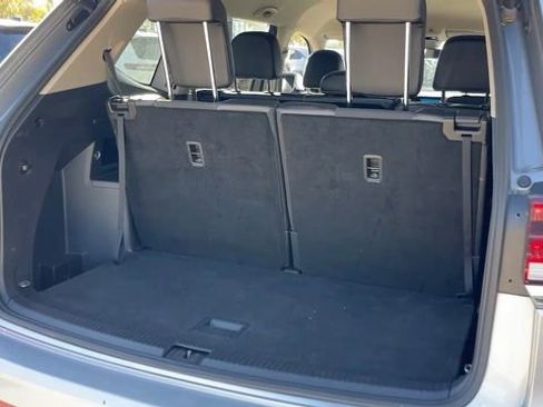 Used 2024 Volkswagen Atlas SE image 23