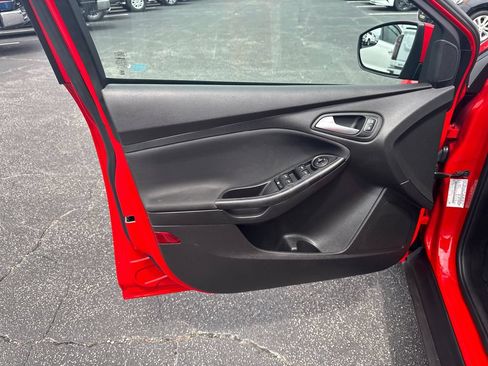 Used 2017 Ford Focus SE FWD image 11