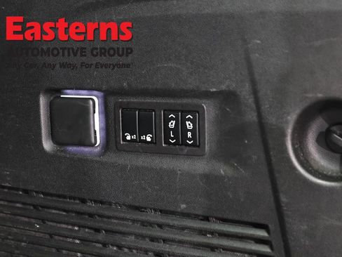 Used 2023 Chevrolet Suburban Premier image 28