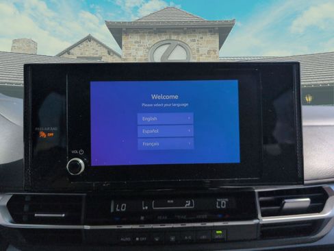 Used 2025 Toyota Sienna LE image 16